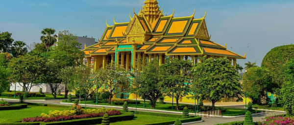 8-Hour Phnom Penh City Tour with Royal Palace and Khmer History