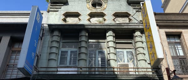 2-Hour Dihua Old Street Walking Tour in Taipei with Temple Visit
