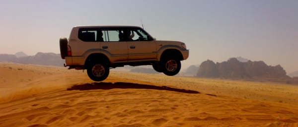 5-Hour Wadi Rum Jeep Tour with Bedouin Culture and Desert Scenery