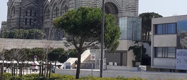 2-Hour Walking Tour of Le Panier in Marseille with Street Art