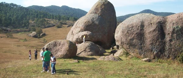 8-Hour Tapalpa Fountains and Temples Tour with Las Piedrotas