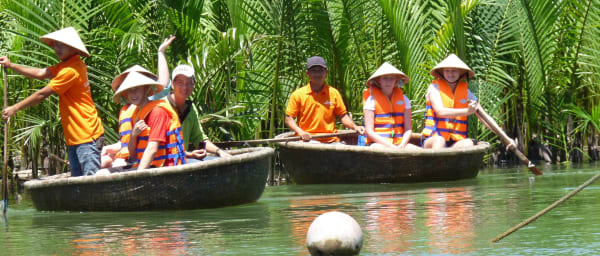 4-Hour Hoi An Cycling Tour with Tra Que and Basket Boat Ride