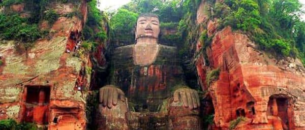 2-Day Chengdu and Leshan Hiking Tour with Emeishan Monastery Stay