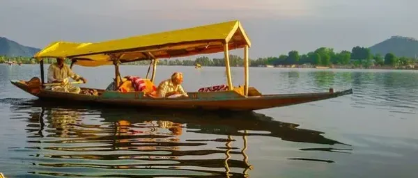 11-Day Kashmir and Golden Triangle Tour with Houseboat Stay