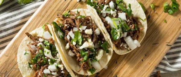 4-Hour Zihuatanejo Market and Food Tasting Tour with Malecón