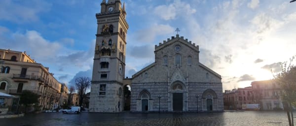2-Hour Walking Tour of Messina with Cathedral Clock and Sicilian Snacks