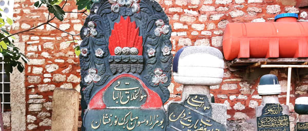 7-Hour Ottoman Tombs Tour in Istanbul with Historic Cemeteries