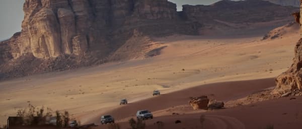 5-Hour Wadi Rum Hiking Tour with Camel Ride and Desert Views