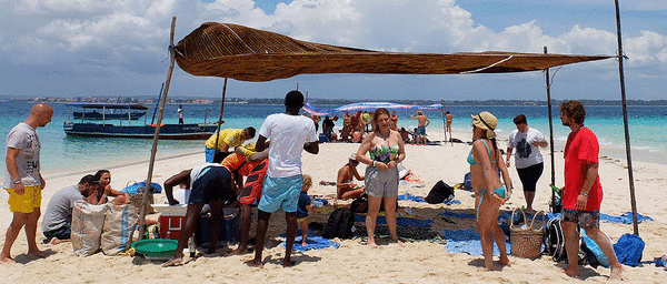 1-Day Nakupenda Sandbank Beach Trip with Snorkeling and Seafood Lunch