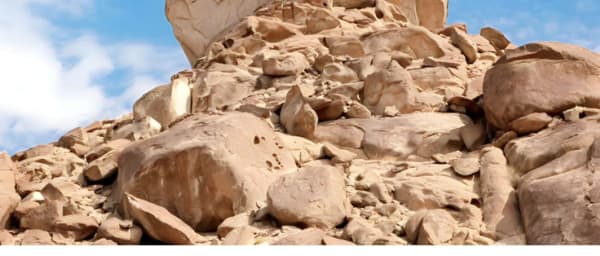 1-Day Jabal-El Lawz Hiking Tour with Split Rock and Bajdah Sunset