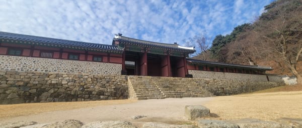4-Hour Namhansanseong Walking Tour with Fortress Gates and Pavilions
