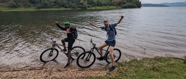 8-Hour Twin Lakes Cycling Tour from Musanze with Boat Ride