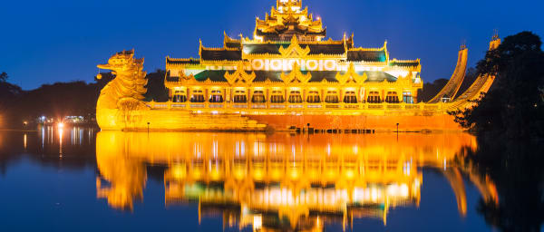 5-Hour Cultural Dinner Show Tour in Yangon at Karaweik Palace