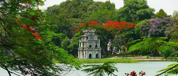 8-Hour Hanoi Culture Tour with Water Puppet Show