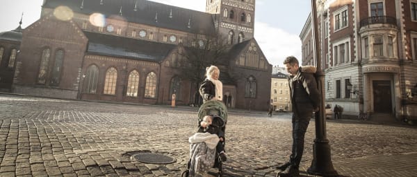 2-Hour Riga Old Town Photoshoot Tour with Professional Portraits