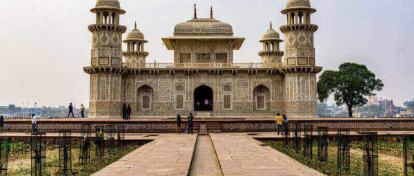 12-Hour Agra Tour from Delhi with Sunrise Taj Mahal