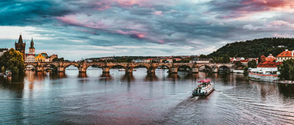 3-Hour Prague Evening Cruise Tour with Dinner and City Highlights