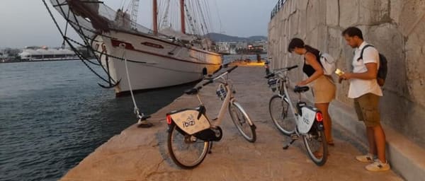 2-Hour Ibiza Bike Tour with Talamanca and Ses Feixes