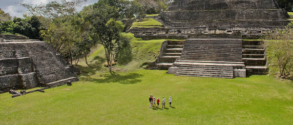1-Day Xunantunich Sightseeing Tour with Inland Blue Hole