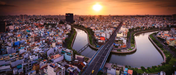 8-Hour Ho Chi Minh City Highlights Tour with Floating Temple