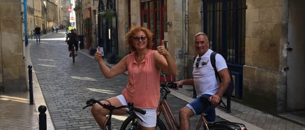 4-Hour Bordeaux Bicycle Tour through the City's Historic Districts