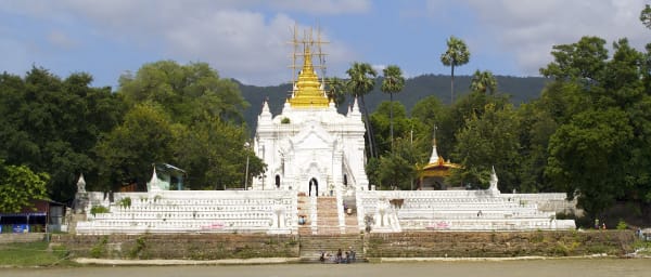 10-Hour Ayawaddy River Boat Tour to Shein Makkar Monastery and Mingun