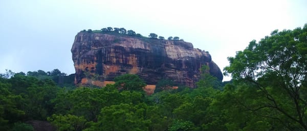 2-Day Dambulla and Kandy Archaeological Tour with Sigiriya