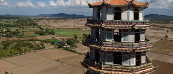 1-Day Tiger Temple Tour in Kanchanaburi with Personal Tiger Encounters