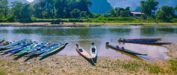 2-Day Vientiane and Vang Vieng Tour with Water Cave Adventure