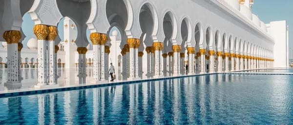 9-Hour Abu Dhabi City Tour with Grand Mosque and Louvre