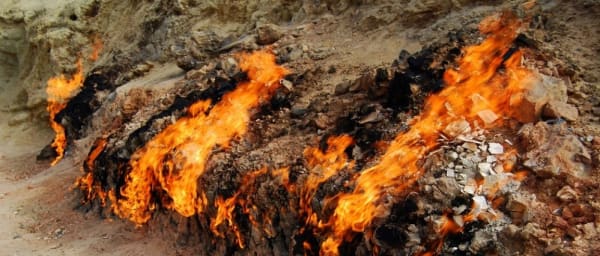 2-Day Baku Sightseeing Tour with Qobustan and Absheron