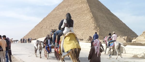 2-Hour Giza Pyramids Camel Ride with Sunrise or Sunset Views