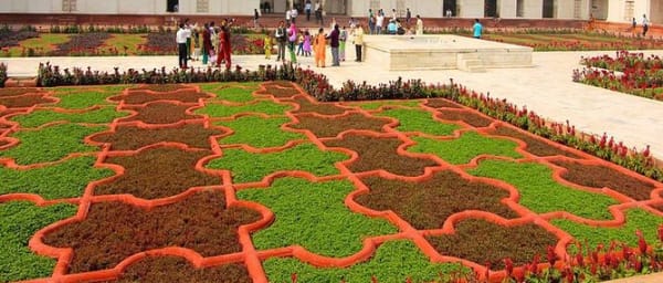 Full-Day Agra Landmarks Tour with Taj Mahal and Mehtab Bagh
