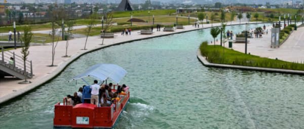 4-Hour Downtown Monterrey Boat Tour with Paseo Santa Lucia