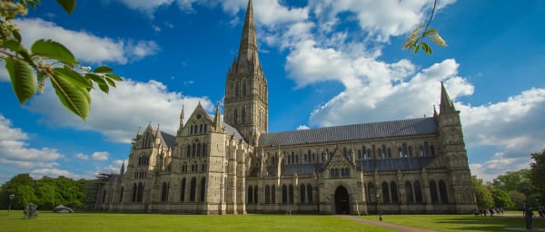 Full-Day Stonehenge and Salisbury Tour with Avebury and Magna Carta