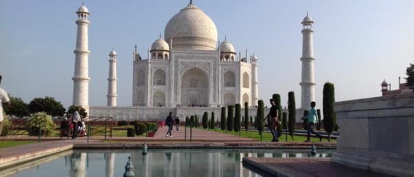 Full-Day Taj Mahal and Agra Fort Tour from Delhi with Shopping