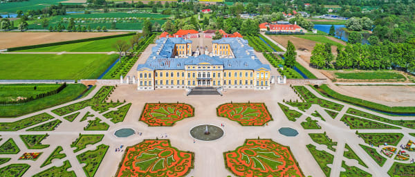 7-Hour Rundale Palace and Bauska Castle Photo Tour from Riga