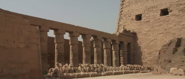 1-Day Luxor East and West Bank Tour with Karnak and Valley of the Kings