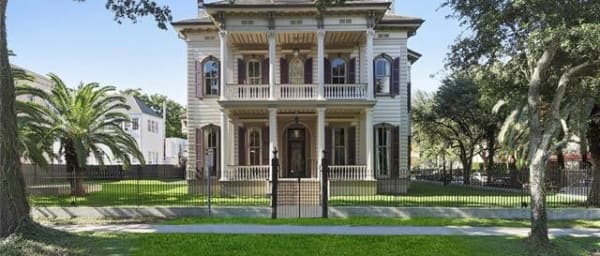 2-Hour Garden District Walking Tour in New Orleans with Local Guide