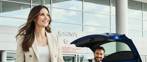 60-Minute Private CDG Airport Transfer to Paris with Meet and Greet