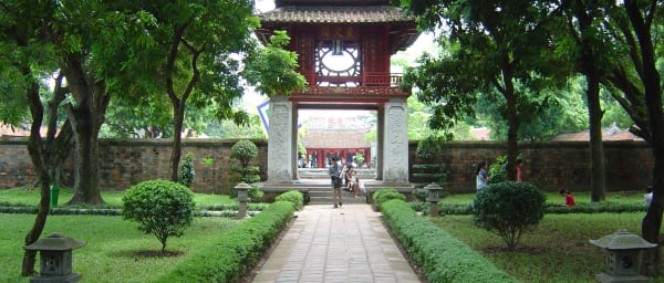 4-Hour Hanoi Cyclo Tour with Temple of Literature and Ngoc Son