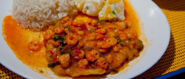 5-Hour Boat Excursion in Paraty Bay with Caiçara Lunch