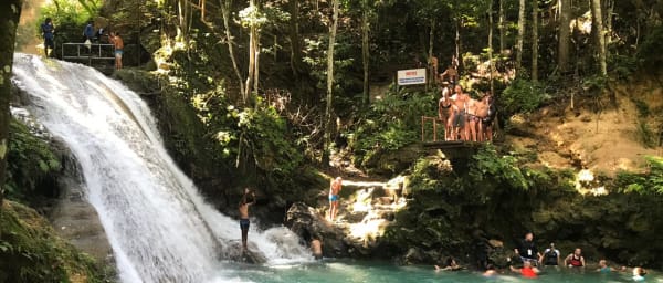 6-Hour Dunn's River Falls and Blue Hole Tour in Ocho Rios