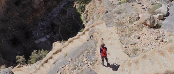 6-Hour Jabal Stairway Trek in Wadi Nizwa with Abandoned Village