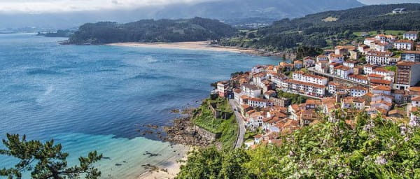 8-Hour Oviedo, Cudillero and Luarca Tour with Asturias Highlights