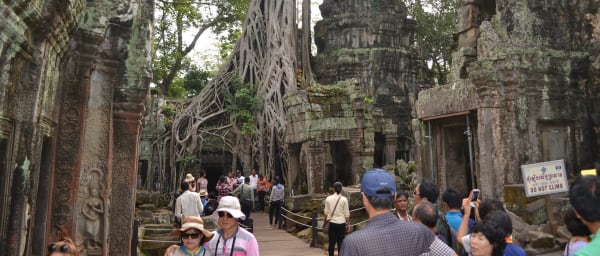 1-Day Angkor Temple Complex Jeep Tour with Phnom Bakheng Sunset