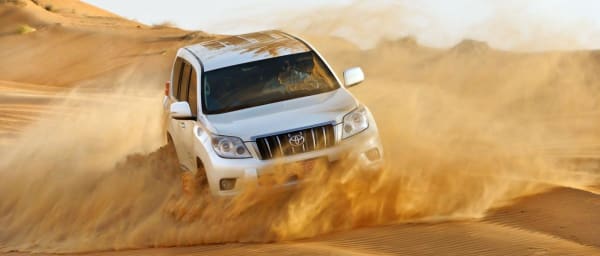 8-Hour Muscat Desert Safari and Wadi Bani Khalid Tour