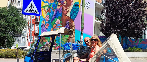 4-Hour Cascais Tuk-Tuk Tour from Lisbon with Boca do Inferno