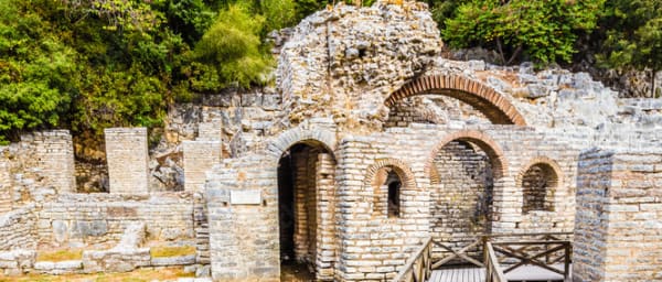 6-Hour Butrint and Sarandë Tour with Wine Tasting and Lëkurësi Castle