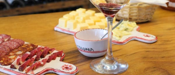 2-Hour Wine Tasting in Colonia del Sacramento with Artisan Pairings
